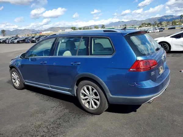 3VWH17AU0HM528475 2017 VOLKSWAGEN GOLF - Image 2