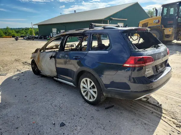 3VWH17AU0HM534101 2017 VOLKSWAGEN GOLF - Image 2