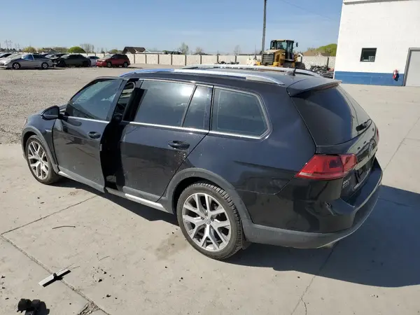 3VWH17AU0HM537838 2017 VOLKSWAGEN GOLF - Image 2