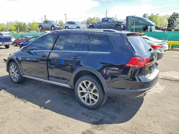 3VWH17AU0HM538049 2017 VOLKSWAGEN GOLF - Image 2