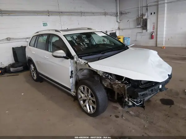 3VWH17AU0HM540299 2017 VOLKSWAGEN GOLF - Image 1