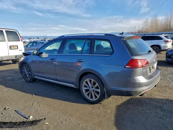 3VWH17AU0HM541128 2017 VOLKSWAGEN GOLF - Image 2