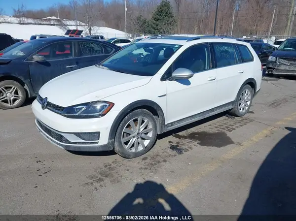 3VWH17AU0JM754067 2018 VOLKSWAGEN GOLF - Image 2