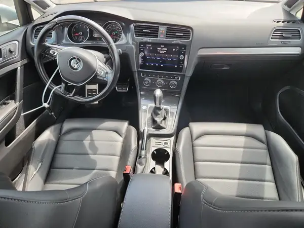 3VWH17AU0JM757471 2018 VOLKSWAGEN GOLF - Image 8