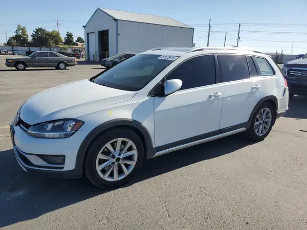 3VWH17AU0JM759320 2018 VOLKSWAGEN GOLF - Image 1