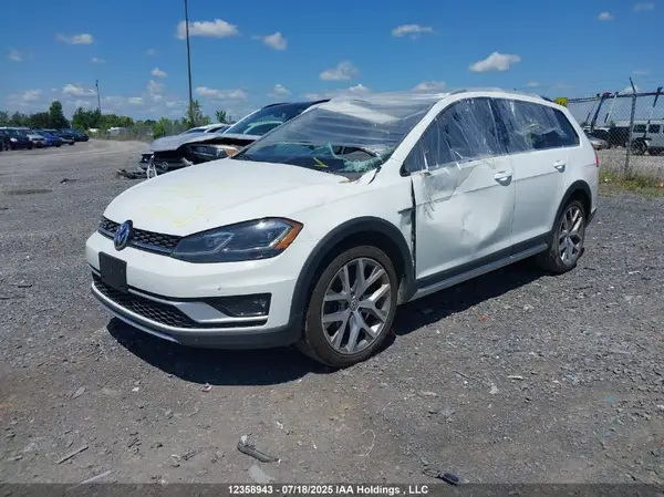 3VWH17AU0JM761374 2018 VOLKSWAGEN GOLF - Image 2