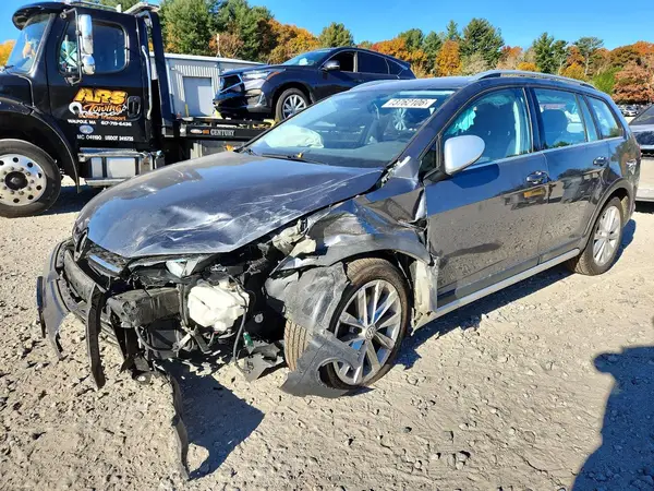 3VWH17AU0JM765909 2018 VOLKSWAGEN GOLF - Image 1