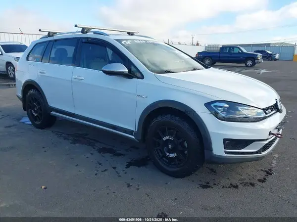 3VWH17AU0KM521386 2019 VOLKSWAGEN GOLF - Image 1