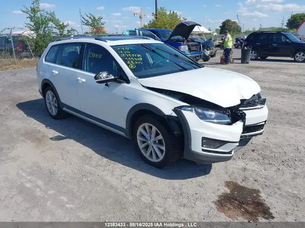3VWH17AU0KM525308 2019 VOLKSWAGEN GOLF - Image 1
