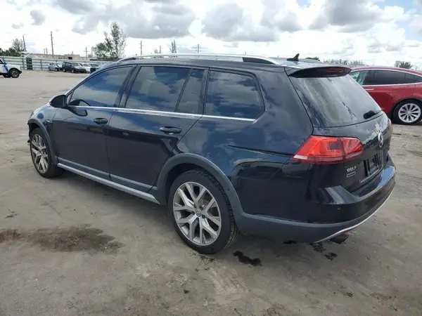 3VWH17AU1HM508218 2017 VOLKSWAGEN GOLF - Image 2