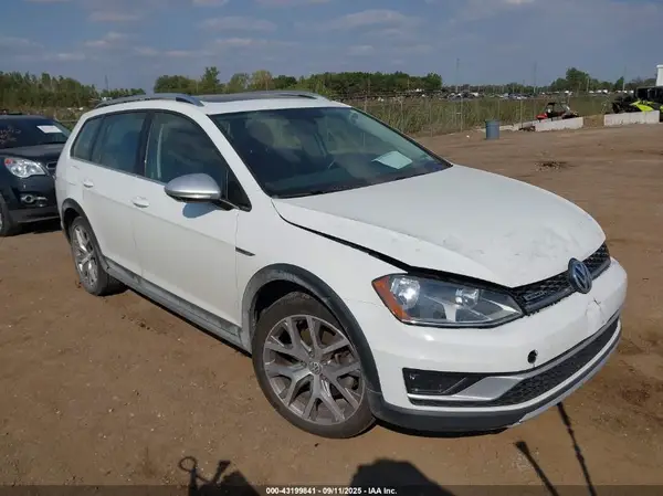 3VWH17AU1HM508641 2017 VOLKSWAGEN GOLF - Image 1