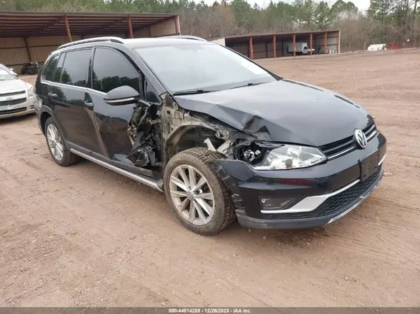 3VWH17AU1HM518473 2017 VOLKSWAGEN GOLF - Image 1