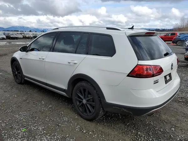 3VWH17AU1HM518618 2017 VOLKSWAGEN GOLF - Image 2