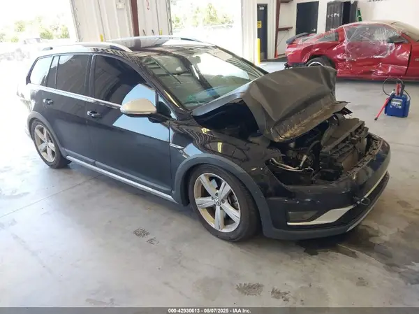 3VWH17AU1HM519350 2017 VOLKSWAGEN GOLF - Image 1