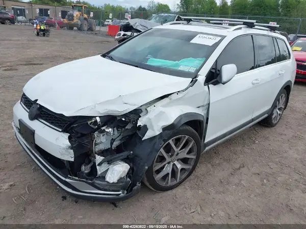 3VWH17AU1HM519624 2017 VOLKSWAGEN GOLF - Image 2