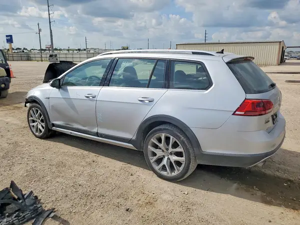 3VWH17AU1HM522555 2017 VOLKSWAGEN GOLF - Image 2