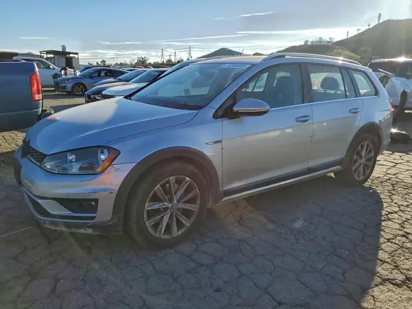 3VWH17AU1HM522961 2017 VOLKSWAGEN GOLF - Image 1