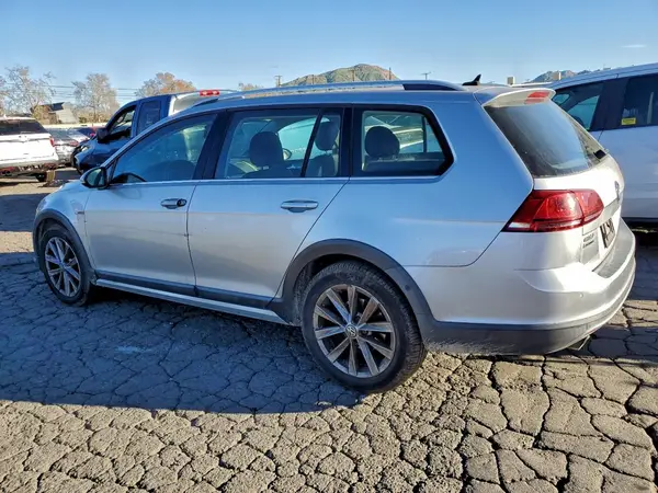 3VWH17AU1HM522961 2017 VOLKSWAGEN GOLF - Image 2