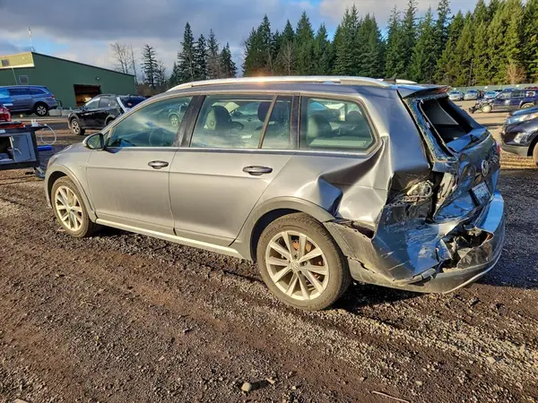 3VWH17AU1HM524399 2017 VOLKSWAGEN GOLF - Image 2