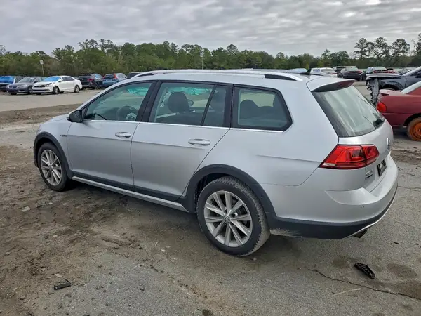 3VWH17AU1HM525570 2017 VOLKSWAGEN GOLF - Image 2