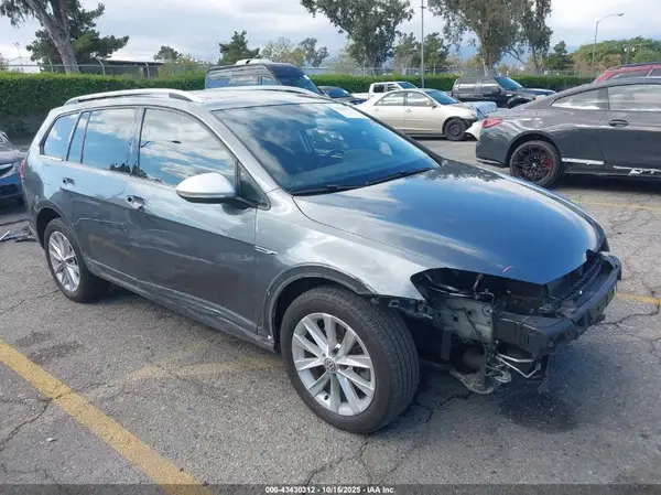 3VWH17AU1HM527478 2017 VOLKSWAGEN GOLF - Image 1