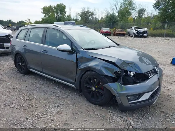 3VWH17AU1HM533183 2017 VOLKSWAGEN GOLF - Image 1