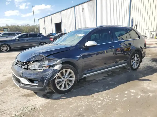 3VWH17AU1HM536150 2017 VOLKSWAGEN GOLF - Image 1