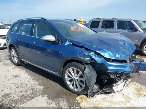 3VWH17AU1HM538626 2017 VOLKSWAGEN GOLF - Image 1
