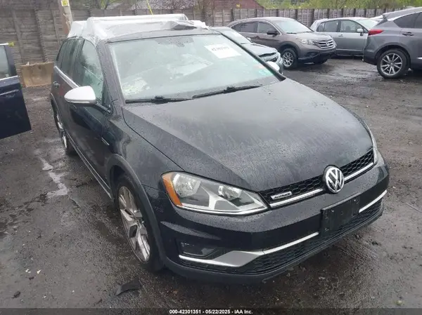 3VWH17AU1HM541414 2017 VOLKSWAGEN GOLF - Image 1