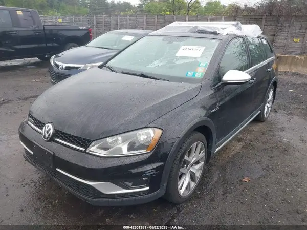 3VWH17AU1HM541414 2017 VOLKSWAGEN GOLF - Image 2