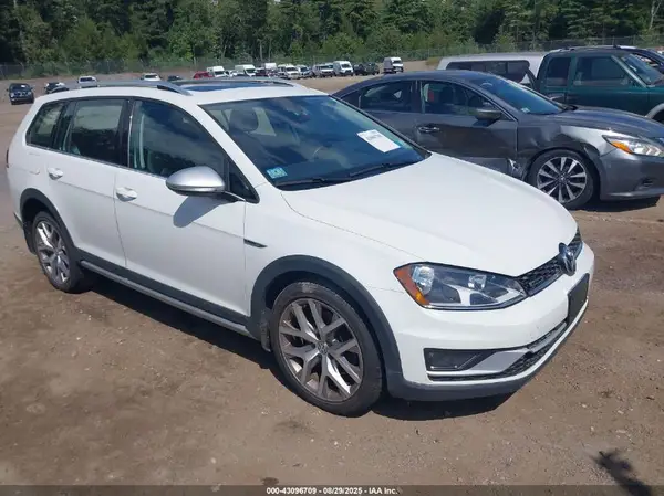 3VWH17AU1HM541865 2017 VOLKSWAGEN GOLF - Image 1