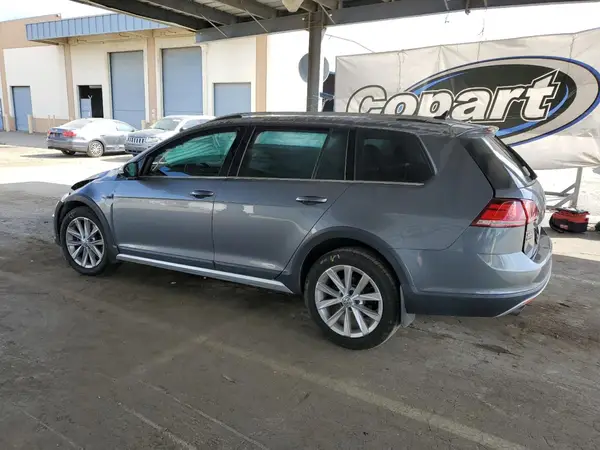 3VWH17AU1JM750884 2018 VOLKSWAGEN GOLF - Image 2