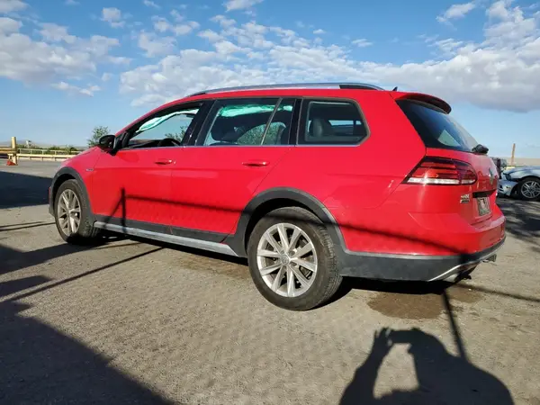 3VWH17AU1JM755809 2018 VOLKSWAGEN GOLF - Image 2