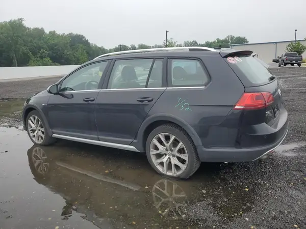 3VWH17AU2HM506378 2017 VOLKSWAGEN GOLF - Image 2