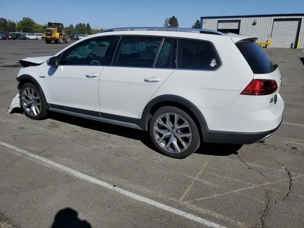 3VWH17AU2HM507868 2017 VOLKSWAGEN GOLF - Image 2