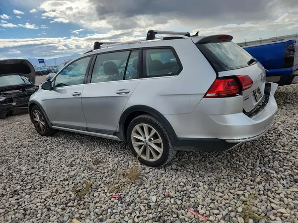 3VWH17AU2HM515873 2017 VOLKSWAGEN GOLF - Image 2