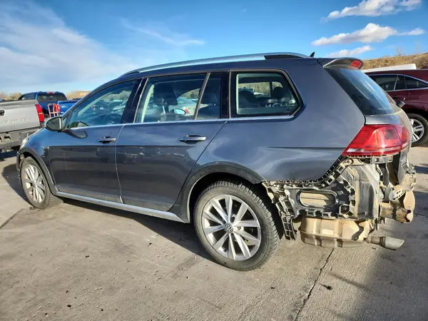 3VWH17AU2HM516750 2017 VOLKSWAGEN GOLF - Image 2