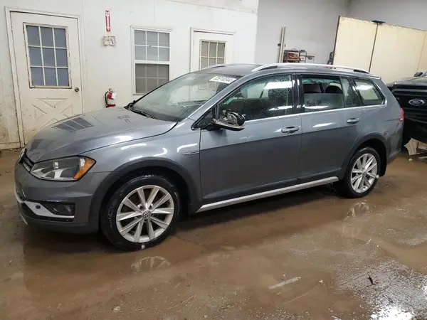 3VWH17AU2HM526386 2017 VOLKSWAGEN GOLF - Image 1