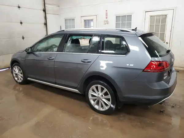3VWH17AU2HM526386 2017 VOLKSWAGEN GOLF - Image 2