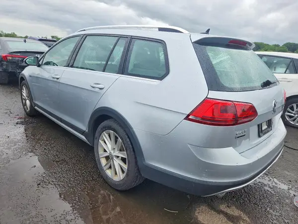 3VWH17AU2HM527019 2017 VOLKSWAGEN GOLF - Image 2