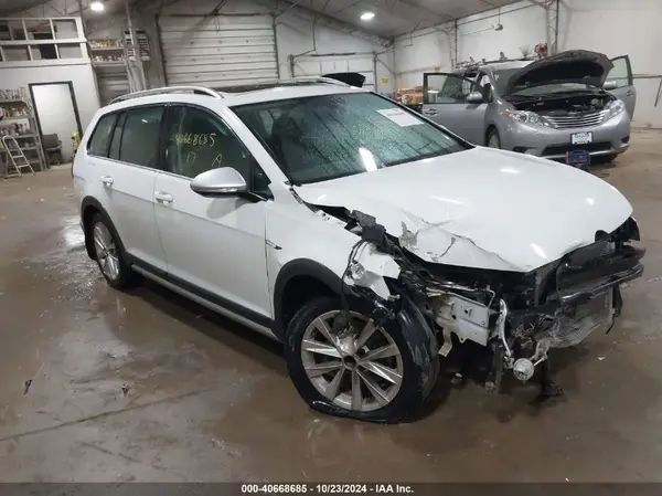3VWH17AU2HM535234 2017 VOLKSWAGEN GOLF - Image 1