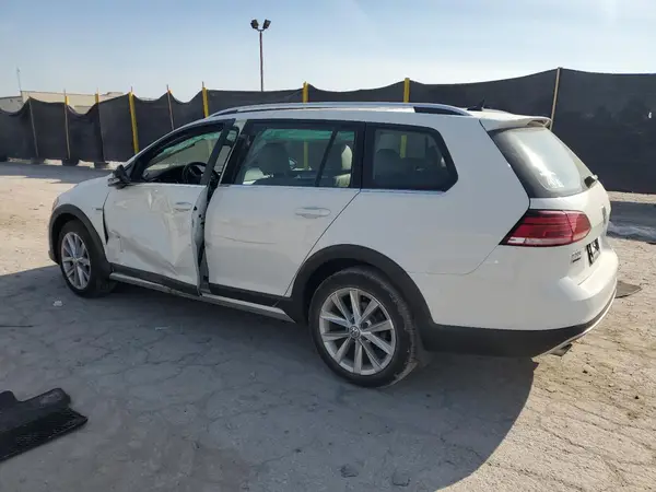 3VWH17AU2JM750067 2018 VOLKSWAGEN GOLF - Image 2