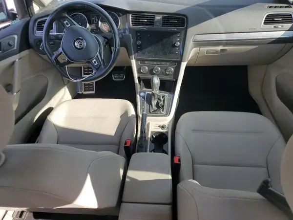 3VWH17AU2JM750067 2018 VOLKSWAGEN GOLF - Image 8