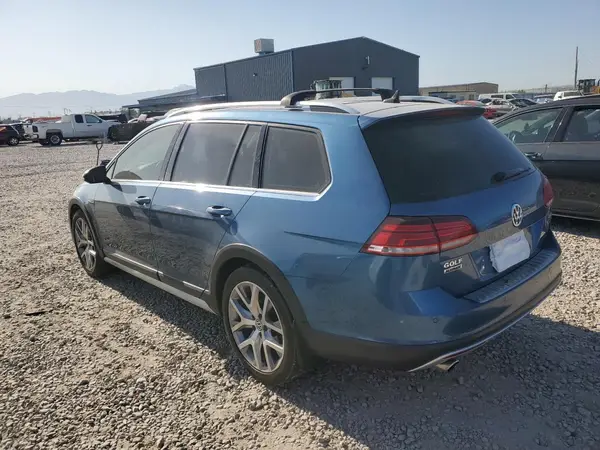 3VWH17AU2JM750814 2018 VOLKSWAGEN GOLF - Image 2