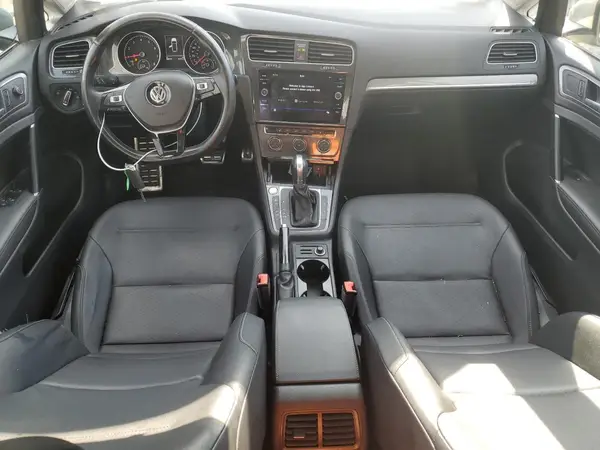 3VWH17AU2JM759075 2018 VOLKSWAGEN GOLF - Image 8