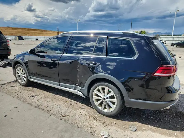 3VWH17AU2JM759397 2018 VOLKSWAGEN GOLF - Image 2