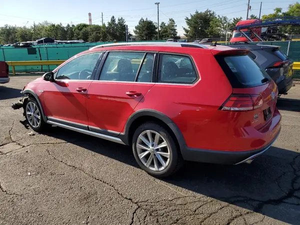 3VWH17AU2JM766298 2018 VOLKSWAGEN GOLF - Image 2