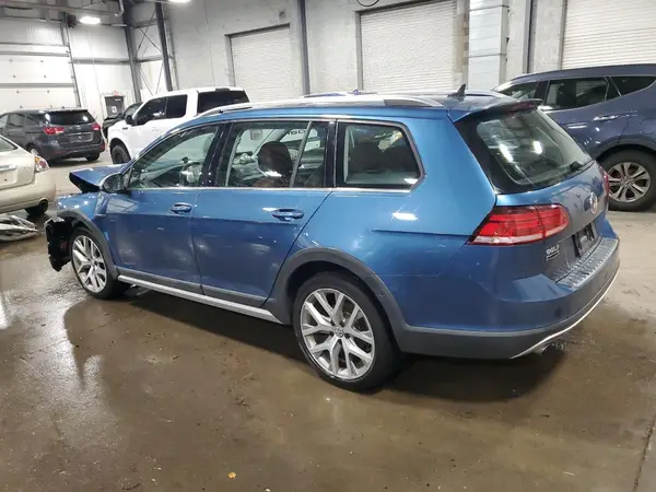 3VWH17AU2JM768858 2018 VOLKSWAGEN GOLF - Image 2