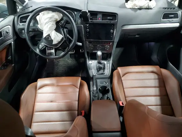 3VWH17AU2JM768858 2018 VOLKSWAGEN GOLF - Image 8