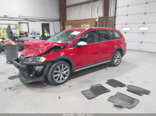 3VWH17AU3HM506275 2017 VOLKSWAGEN GOLF - Image 2